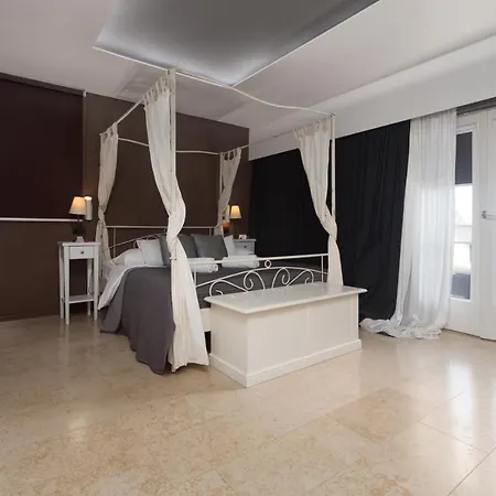 Guest house And Bori *